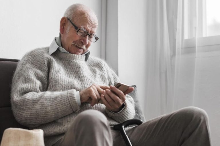 Estas son las estafas más comunes a adultos mayores