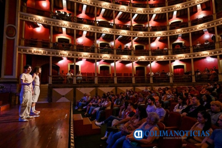 Festival Teatral Tecomán presentó segunda función en el Teatro Hidalgo