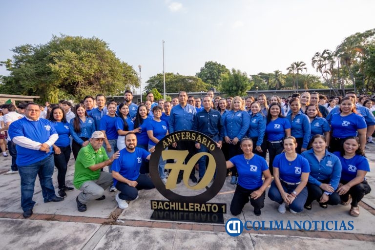 Con fotografía y charla del rector, celebra 70 años el Bachillerato 1 de la Universidad de Colima