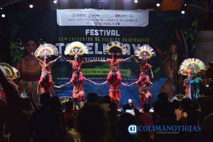 Colimenses disfrutan desfile de danzas originarias en el centro histórico de la capital (2)