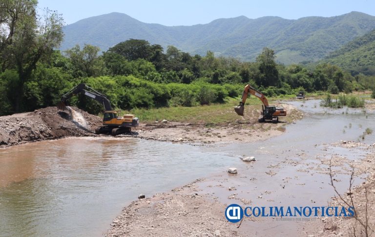 Gobierno del Estado de Colima inició desazolve en río San Palmar, en Villa de Álvarez