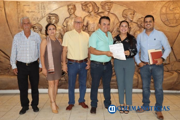 Educación Colima otorga primera descompactación de clave presupuestal a docente (2)