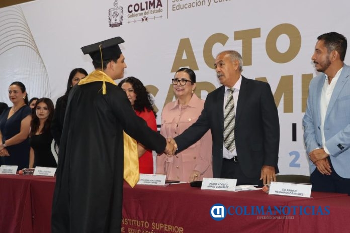 Egresan 201 estudiantes de Educación Superior de Isenco campus Cuauhtémoc, Tecomán y Manzanillo (2)