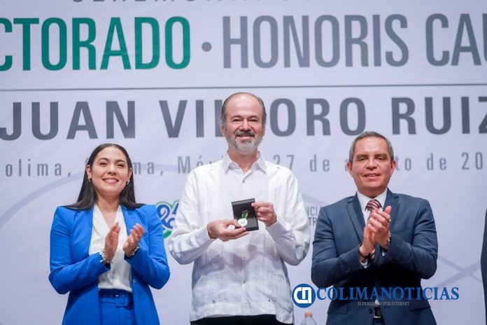 Entrega UdeC doctorado Honoris Causa a Juan Villoro_b