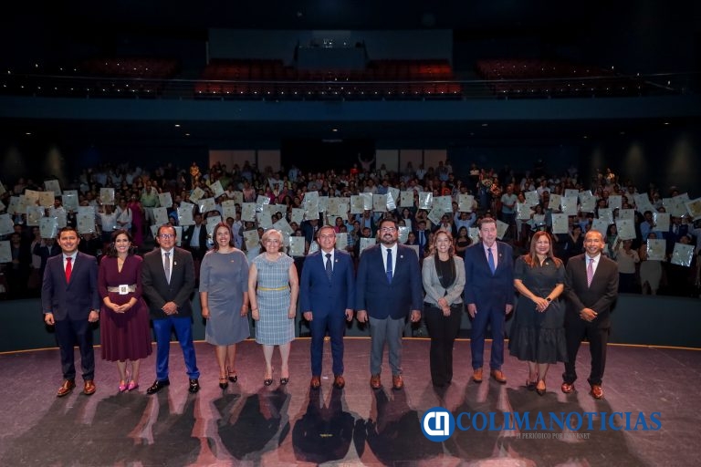 Entrega UdeC títulos a más de 176 nuevos egresados, en el Universitario