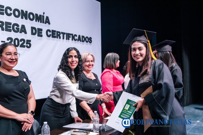 Entrega de 168 certificados en la Facultad de Economía_f