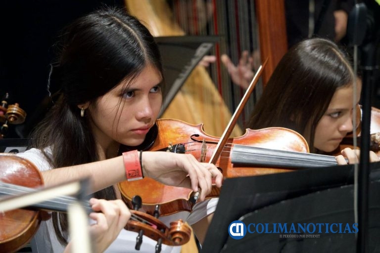 Estudiante del IUBA representa a Colima en la Orquesta Sinfónica Infantil de México