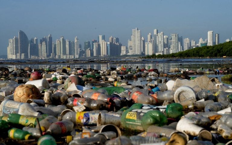 Fracasa tratado global contra contaminación plástica en Ginebra