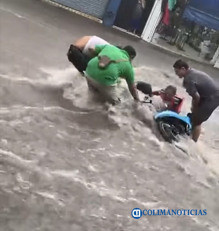 Caos por lluvia en Colima-Villa de Álvarez