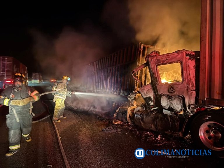 Muere un conductor calcinado durante un choque entre dos tráilers cerca de la caseta fitosanitaria en Cuauhtémoc