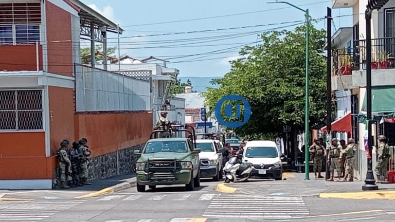 Causa alarma y confusión operativo militar, en la calle Degollado, en el centro de Colima