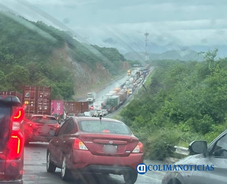 ¡De nuevo! Paralizado el tráfico vehicular en los accesos al municipio de Manzanillo