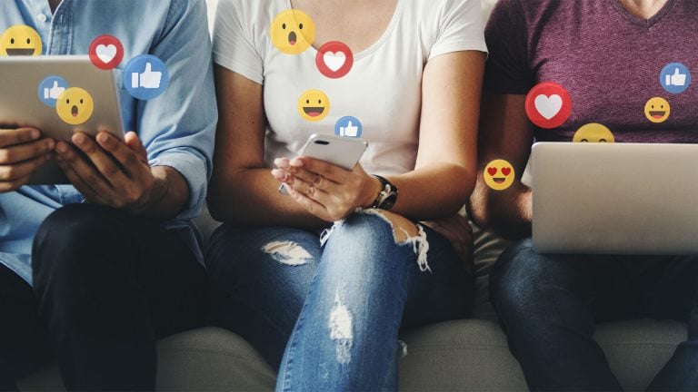 ¿Qué significa que una persona comparta fotos de todo en sus redes, según la psicología?