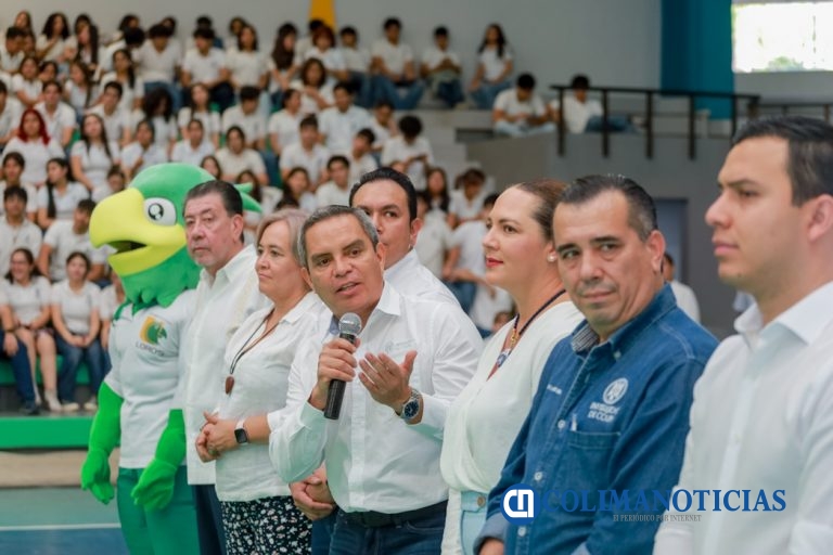 Bachillerato 4 celebra 47 años de historia y tradición universitaria, con megafotografía