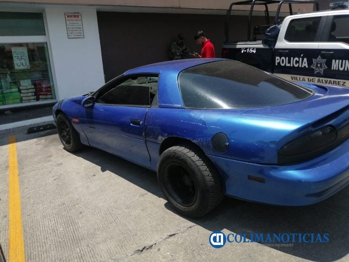 Recupera Policía de VdeA vehículo robado y detiene a su conductor