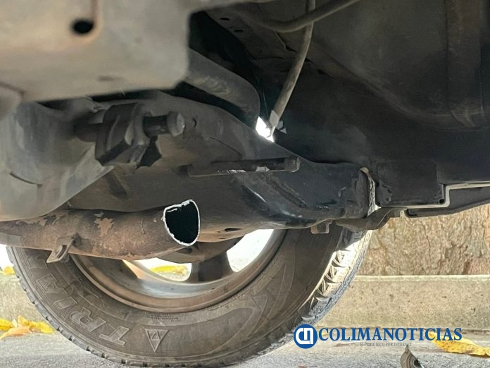 Roban catalizadores de autos estacionados en zona centro de Colima (3)