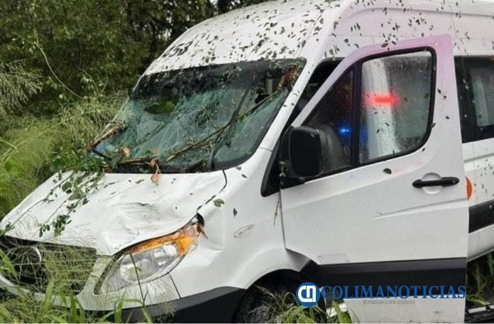 Tres lesionados en accidente por la carretera Minatitlán-Manzanillo
