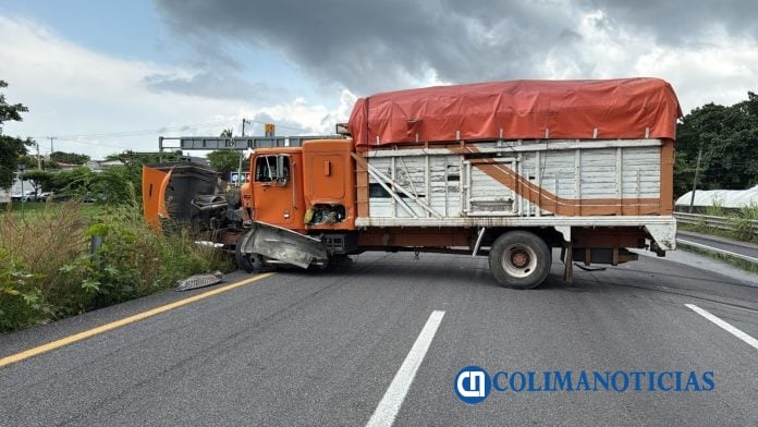Accidente en autopista Colima–Manzanillo (2)