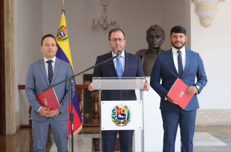 Venezuela denuncia que un buque de guerra de EE.UU. abordó un barco pesquero en sus aguas