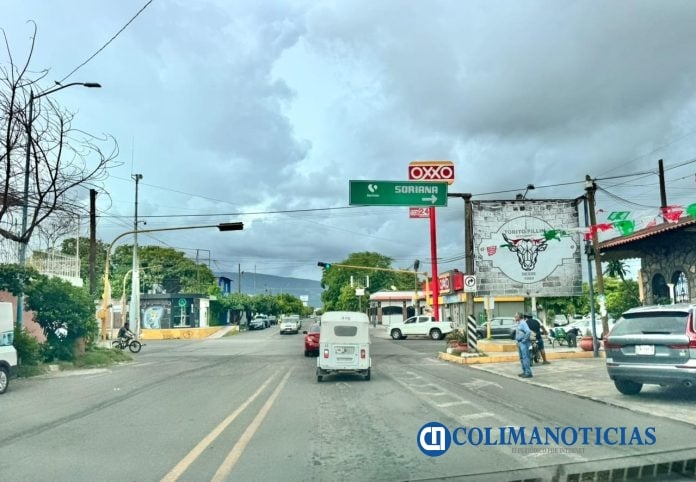 Ciudadanos de Tecomán reclaman por constantes apagones