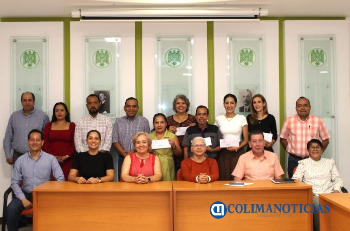 Entregan nombramiento a docentes que evaluarán a colegas de Bachillerato_a