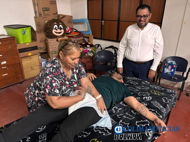 FEUC y Colegio de Médicos fortalecen capacitación de cuidadores de adultos mayores en Colima