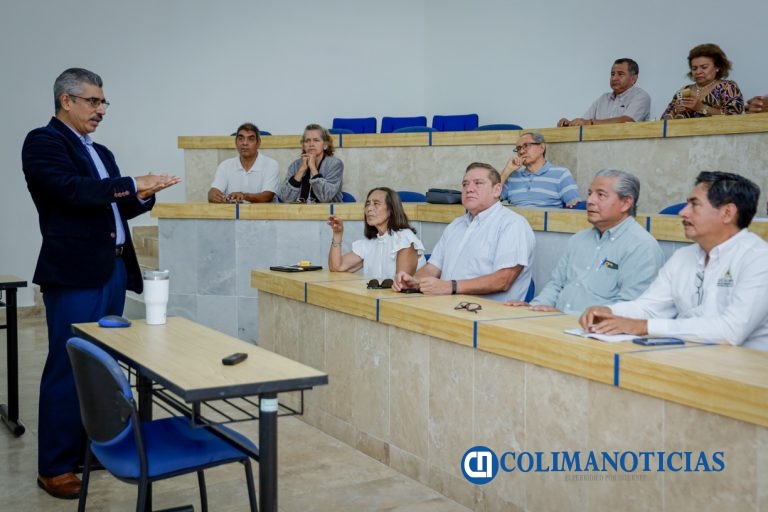 Imparten charla sobre testamento a jubilados y pensionados de la UdeC