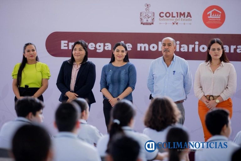 Indira Vizcaíno entrega mobiliario a estudiantes de la secundaria ‘Enrique Corona Morfín’