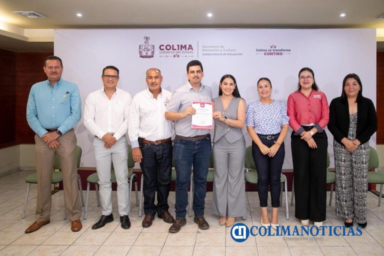 Indira Vizcaíno entrega plazas definitivas a Personal de Apoyo y Asistencia a la Educación