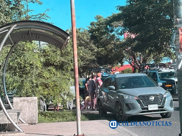 Mujer motociclista sufre un accidente Manzanillo
