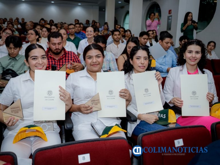 Reconocen a 74 egresados de la UdeC con el Premio al Desempeño de Excelencia CENEVAL
