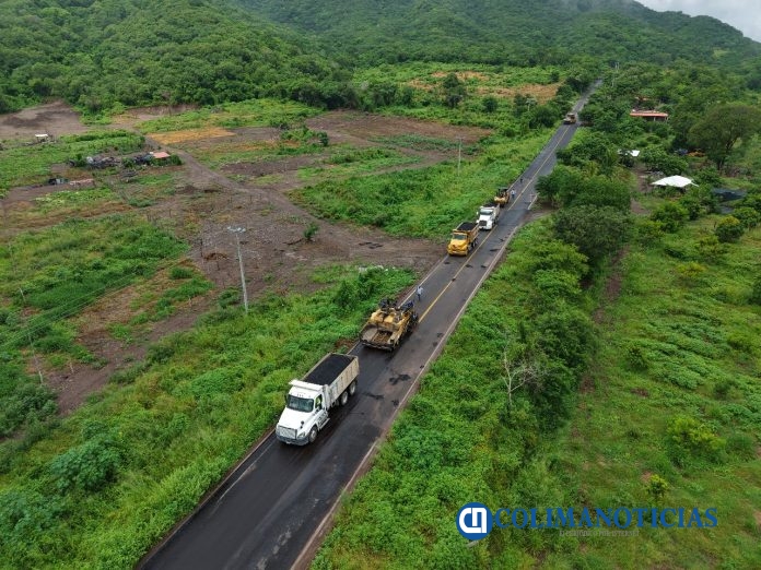 Renivelación en carretera de Armería