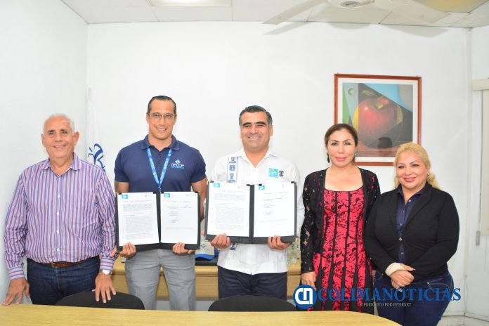 Riult Rivera firma convenio con la Universidad ITECCE