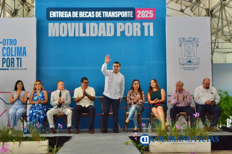 Riult Rivera impulsa la educación del municipio con la entrega de 500 becas de transporte a estudiantes