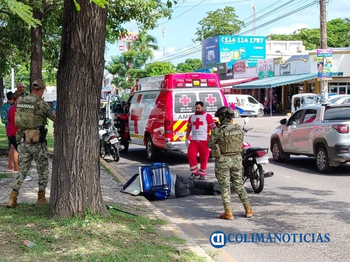 Se desvanece motociclista en plena avenida