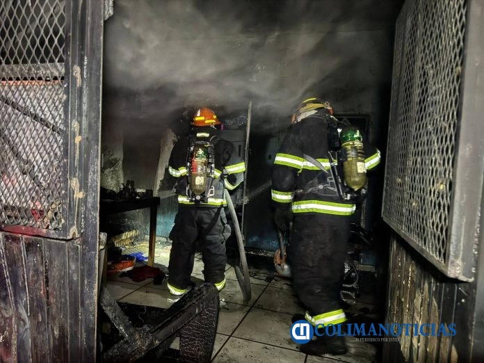 Se incendia una vivienda en la Colonia Mirador de la Cumbre en Colima (4)