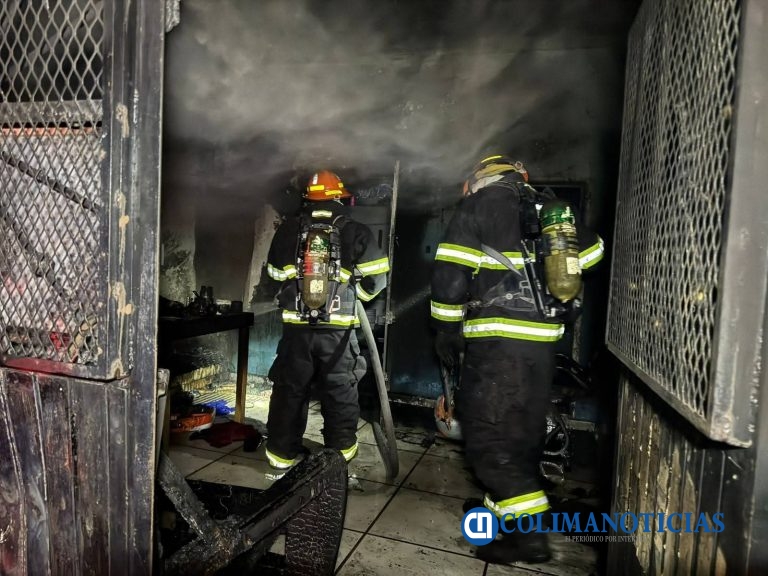 Se incendia una vivienda en la Colonia Mirador de la Cumbre en Colima