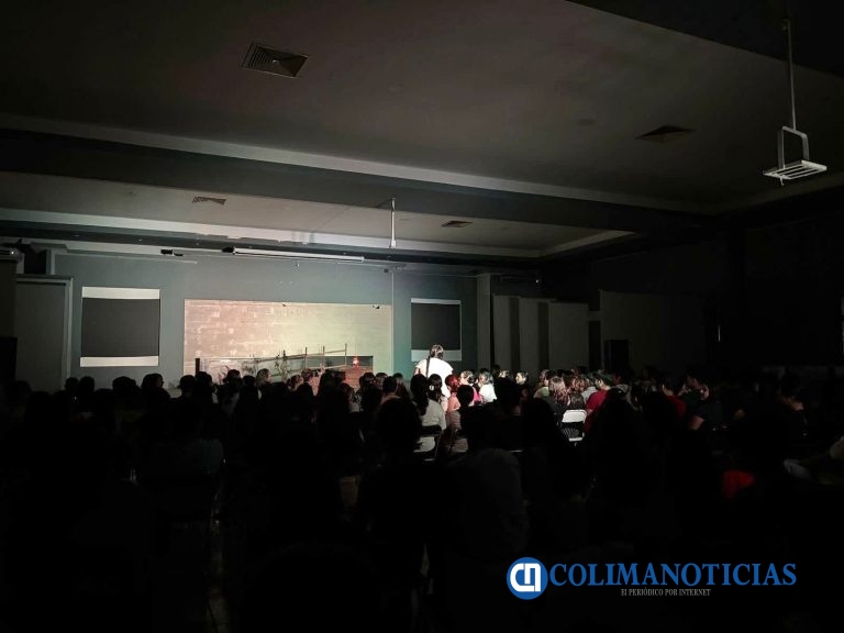 Solidaridad en Tecomán: familias y jóvenes apoyan a artistas rumbo a Buenos Aires