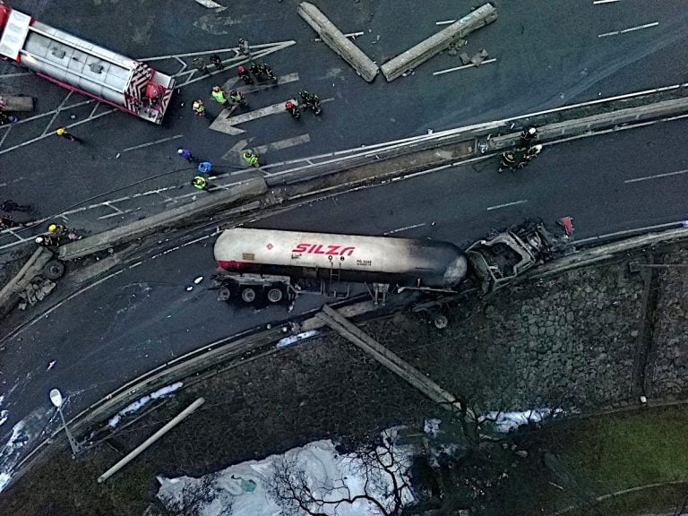 Suman 17 muertos por la explosión de pipa en Iztapalapa