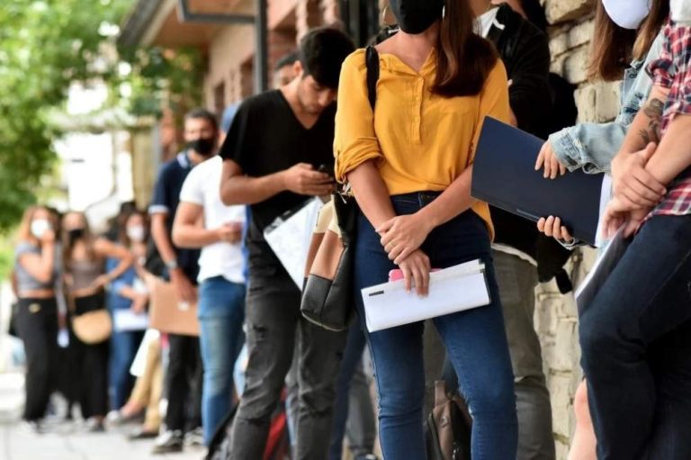 Baja desempleo en México 2.9% en agosto, reporta Inegi