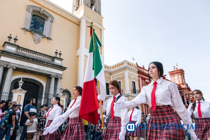 UdeC en desfile de Independencia 2015_g (1)