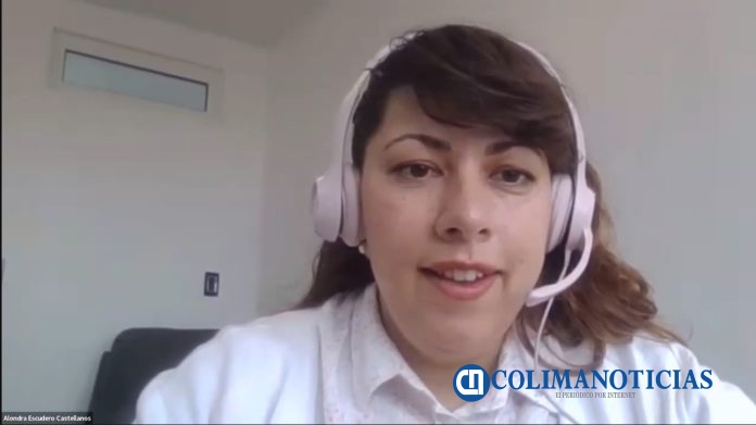 Alondra Escudero da conferencia a estudiantes de bachillerato UdeC_a