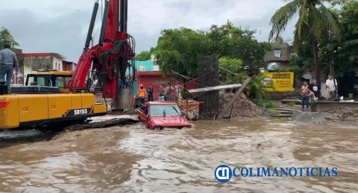 Camioneta fue arrastrada por la creciente del arroyo Santiago