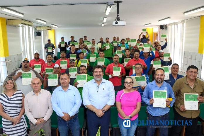 Capacitan a universitarios para atender enfermedades en árboles