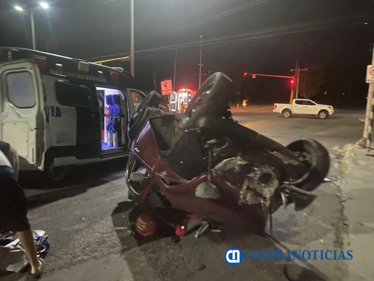 Cuatro lesionados durante un fuerte accidente en la colonia Villa Flores de Villa de Álvarez