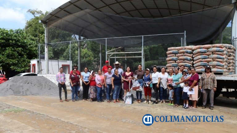 DIF Estatal Colima entrega material para autoempleo en comunidades de Ixtlahuacán y Manzanillo