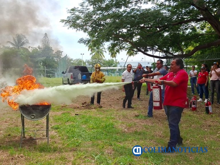 Brigadas internas de Protección Civil del campus central reciben curso contra incendios