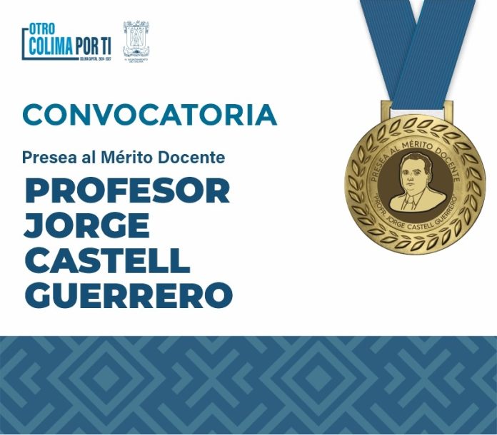 Entrega la presea al mérito magisterial