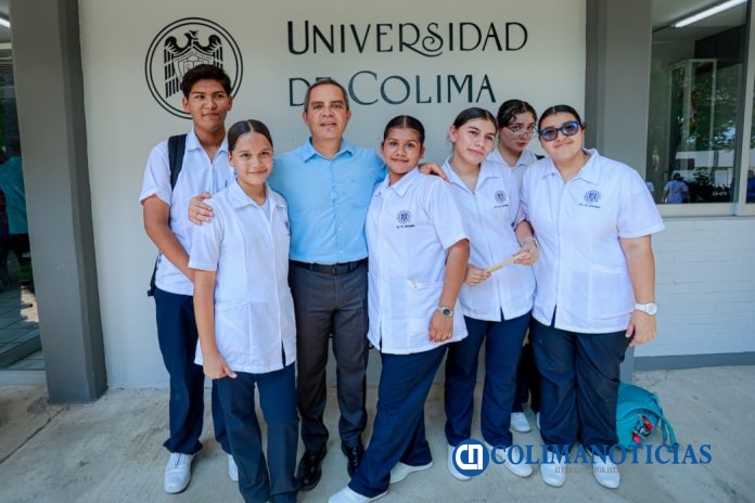 Entrega rector remodelación de obra en Manzanillo por 3.8 mdp_c
