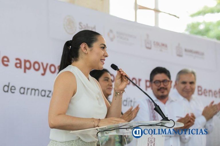 Gobernadora de Colima y titular de Beneficencia Pública federal entregan apoyos a más de 460 personas en Manzanillo